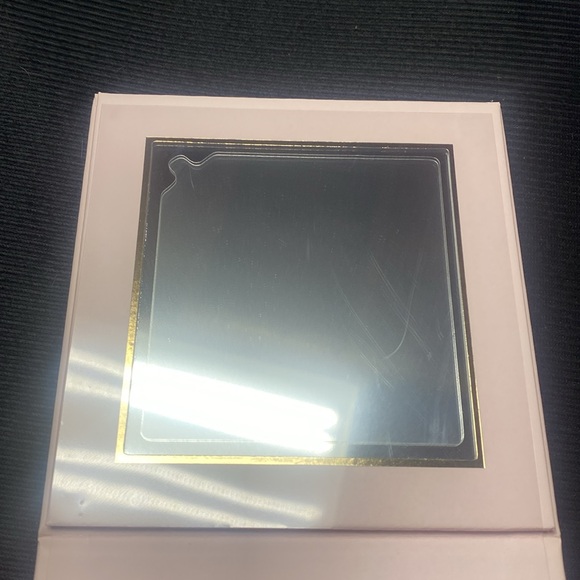 Plouise “ you give me the ick” lipstick palette - Picture 3 of 4